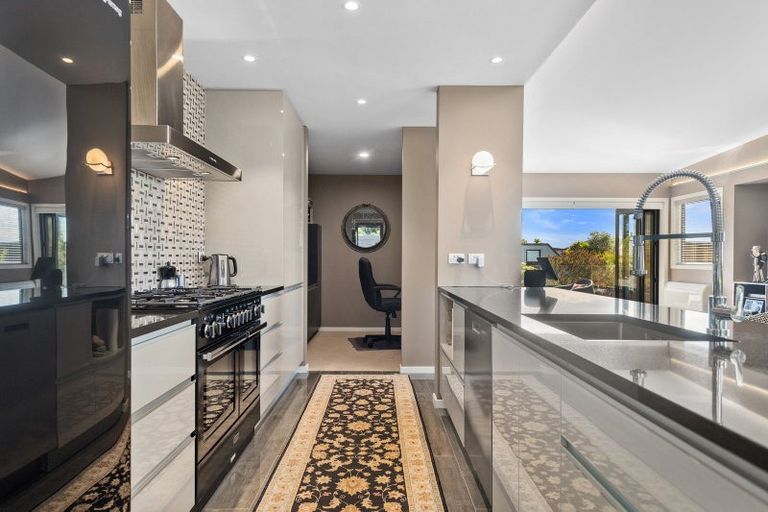 Photo of property in 11 Janice Place, Mount Pleasant, Christchurch, 8081