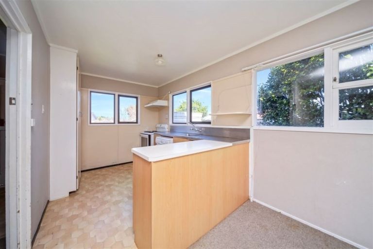 Photo of property in 12 Caplen Street, Hawera, 4610