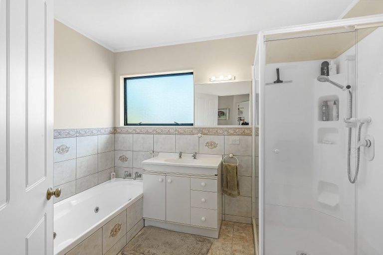 Photo of property in 12 Rua Road, Paraparaumu Beach, Paraparaumu, 5032