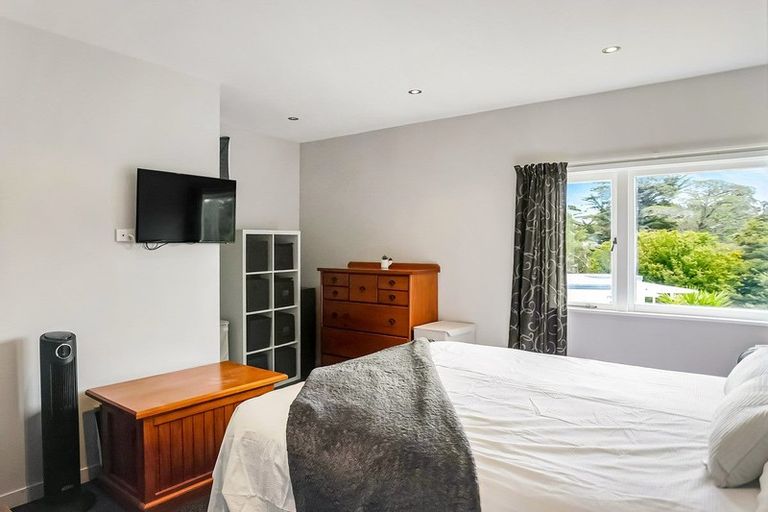 Photo of property in 14 Fairmount Road, Titirangi, Auckland, 0604