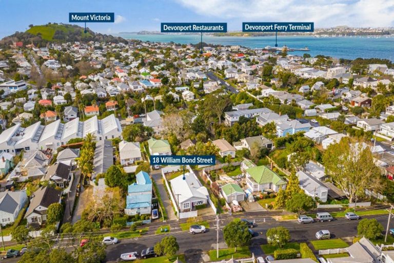 Photo of property in 18 William Bond Street, Stanley Point, Auckland, 0624