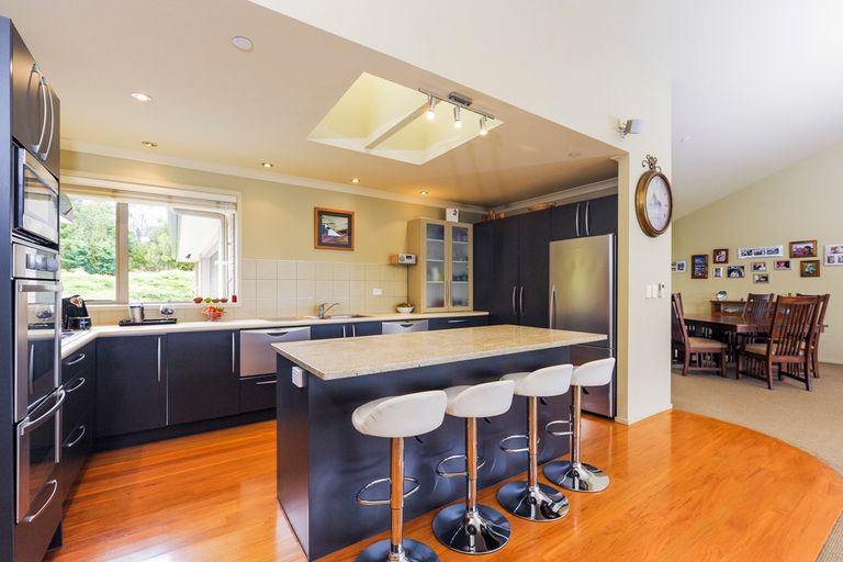 Photo of property in 580 West Coast Road, Oratia, Auckland, 0604