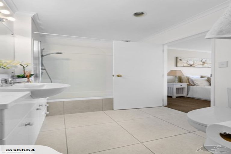 Photo of property in Tuscany Towers, 75/1 Ambrico Place, New Lynn, Auckland, 0600