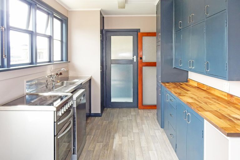 Photo of property in 12 Harlech Street, Oamaru North, Oamaru, 9400