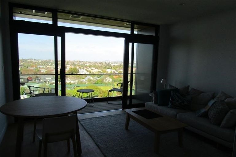 Photo of property in Frank Sargeson Apts, 406/74 Anzac Street, Takapuna, Auckland, 0622