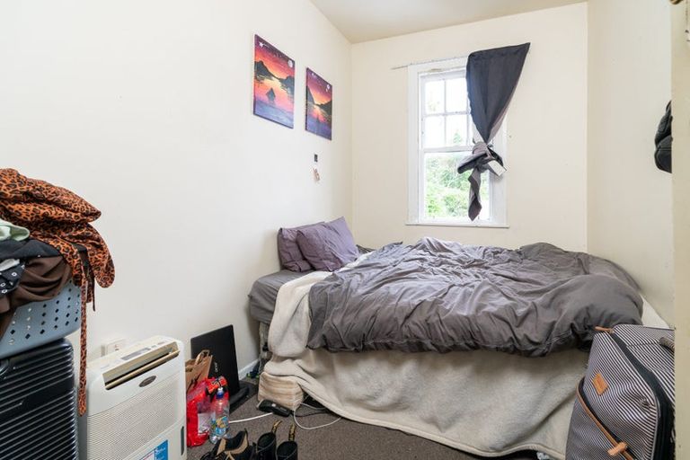 Photo of property in 76a Kelburn Parade, Kelburn, Wellington, 6012