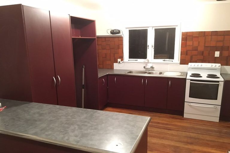 Photo of property in 1 Snead Place, Hamilton East, Hamilton, 3216