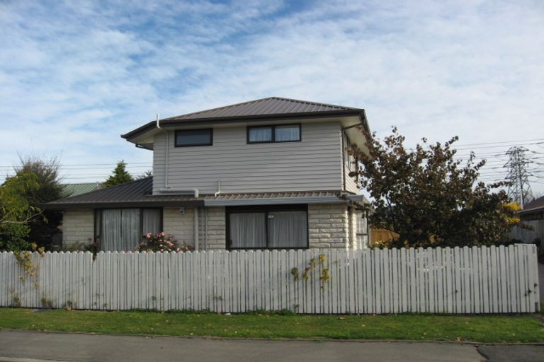 Photo of property in 27 Takaro Avenue, Sockburn, Christchurch, 8042