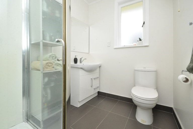 Photo of property in 10 Netherlands Avenue, Kelston, Auckland, 0602