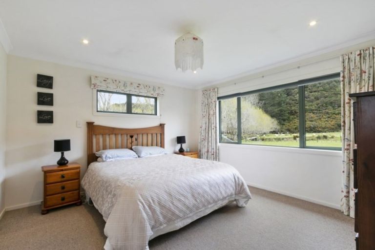 Photo of property in 393 Moores Valley Road, Wainuiomata, 5373