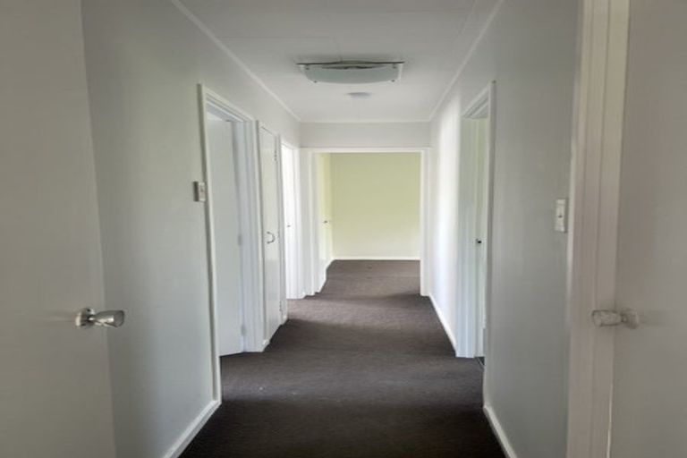 Photo of property in 9 Bishop Street, Green Bay, Auckland, 0604
