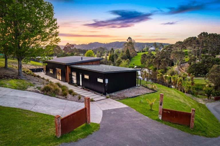 Photo of property in 33 Fernielea Drive, Riverhead, 0793