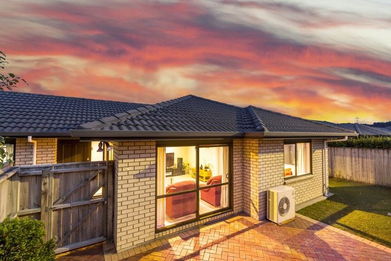 Photo of property in 2 Percy Kinsman Crescent, Riverstone Terraces, Upper Hutt, 5018