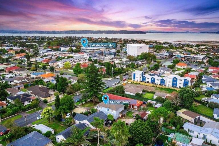 Photo of property in 14 Yeovil Road, Te Atatu Peninsula, Auckland, 0610