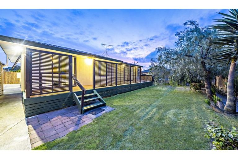 Photo of property in 18 Horlicks Place, Randwick Park, Auckland, 2105