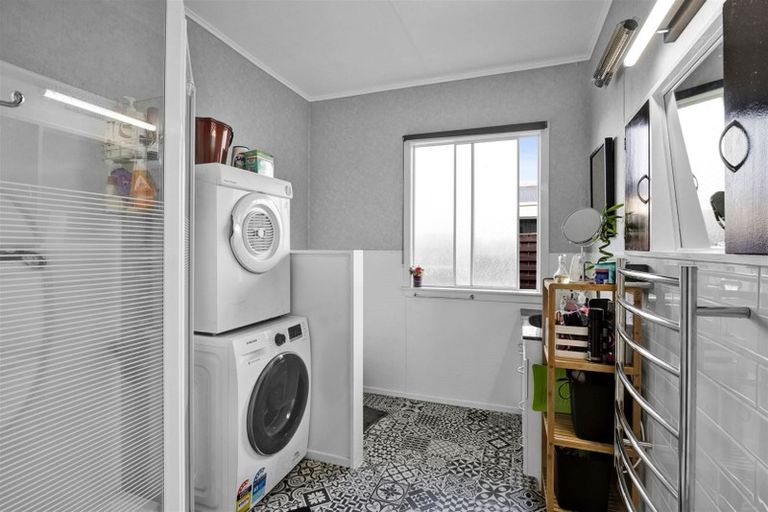 Photo of property in 2 Climie Crescent, Hawera, 4610