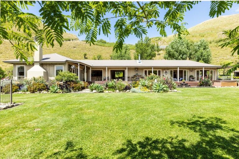 Photo of property in 11 Mangakuri Road, Kairakau, Havelock North, 4295