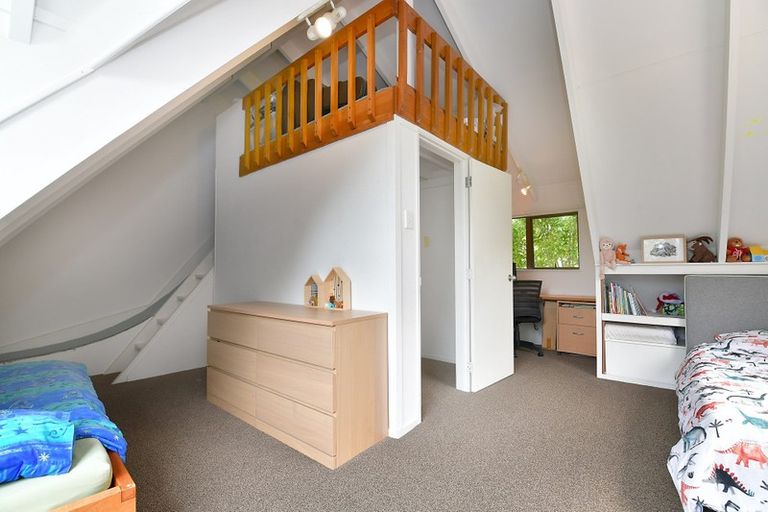 Photo of property in 10 Elliston Crescent, Stanmore Bay, Whangaparaoa, 0932