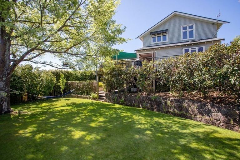 Photo of property in 82 Hackthorne Road, Cashmere, Christchurch, 8022