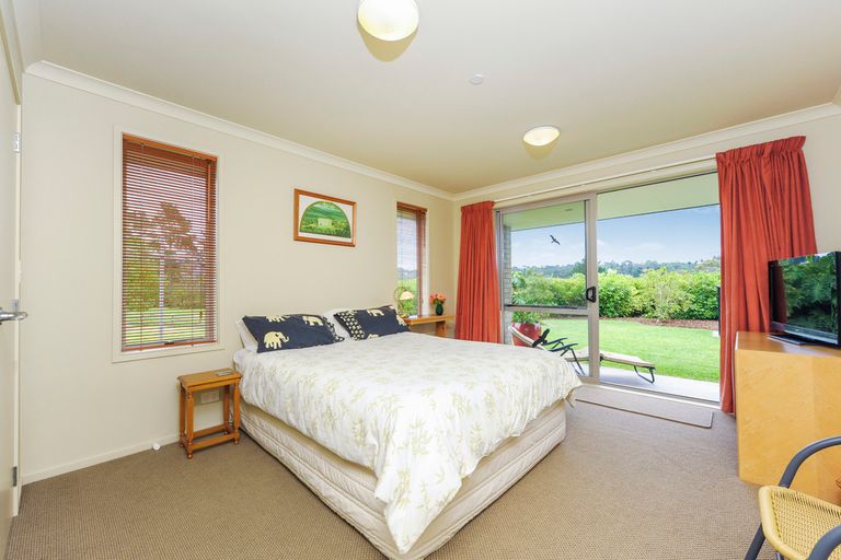 Photo of property in 580 West Coast Road, Oratia, Auckland, 0604