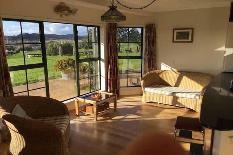 Photo of property in 915 Old North Road, Waimauku, 0882