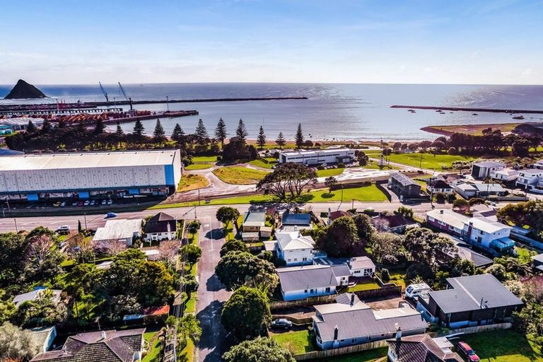 Photo of property in 6 Peace Avenue, Moturoa, New Plymouth, 4310