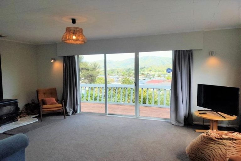 Photo of property in 25 Pencarrow Crescent, Wainuiomata, Lower Hutt, 5014