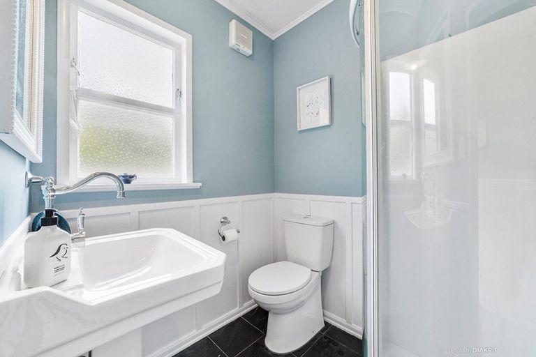 Photo of property in 120 Sutherland Road, Melrose, Wellington, 6023