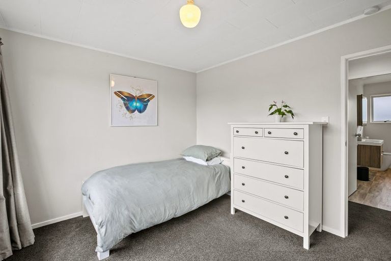 Photo of property in 3 La Salle Drive, Westown, New Plymouth, 4310