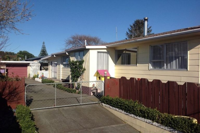 Photo of property in 3 Airedale Place, Waitara, 4320