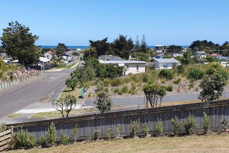 Photo of property in 29 Taonui Street, Waitarere Beach, Levin, 5510
