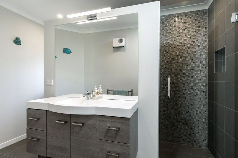 Photo of property in 6a Huia Street, Waikawa, Picton, 7220