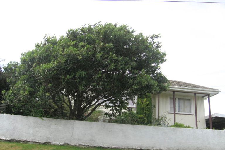 Photo of property in 27 The Drive, Tawa, Wellington, 5028