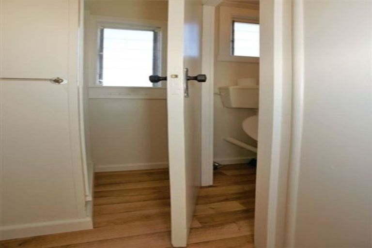 Photo of property in 2/13 Sullivan Avenue, Mangere Bridge, Auckland, 2022