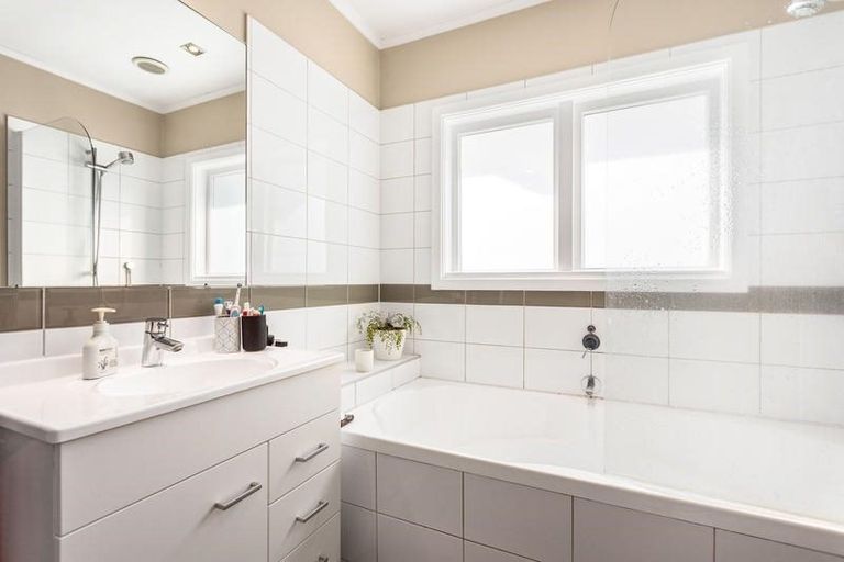 Photo of property in 1/68 Routley Drive, Glen Eden, Auckland, 0602