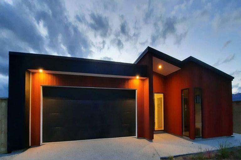 Photo of property in 84 Howden Drive, Jacks Point, 9371
