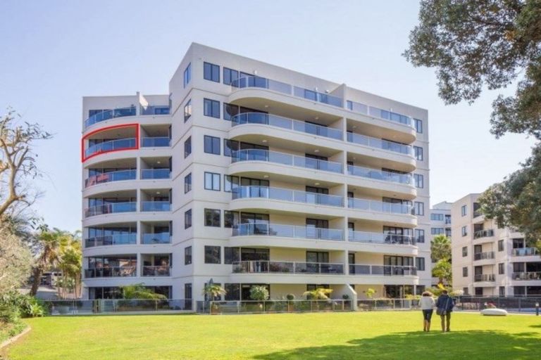 Photo of property in 5d/173 Hurstmere Road, Takapuna, Auckland, 0622
