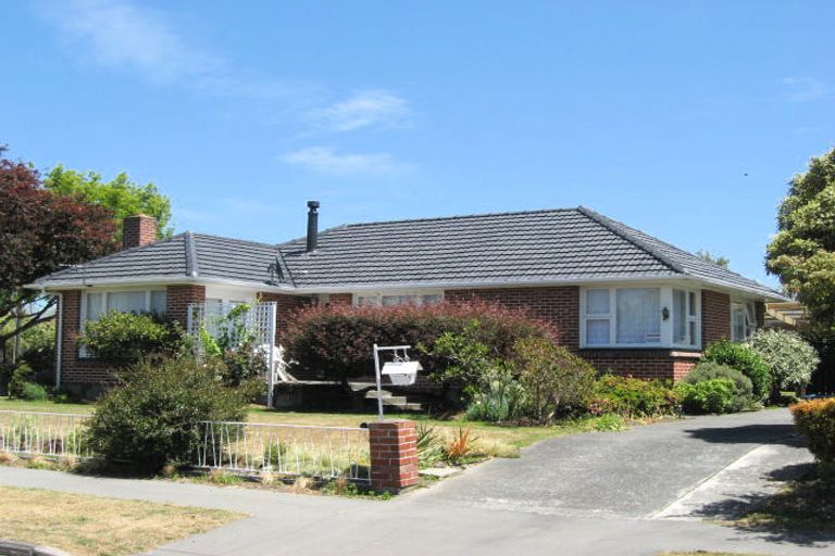 Photo of property in 1 Oakhurst Place, Russley, Christchurch, 8042