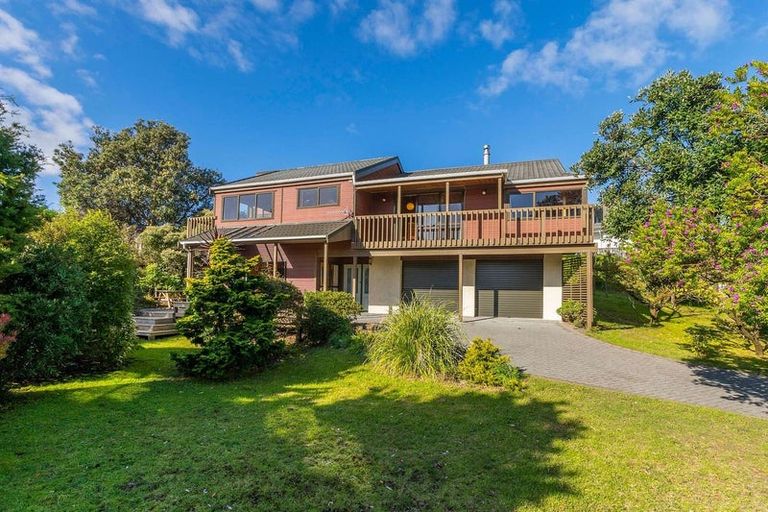 Photo of property in 6 Frimley Terrace, Waikanae Beach, Waikanae, 5036