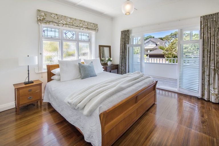 Photo of property in 111 Vauxhall Road, Narrow Neck, Auckland, 0624