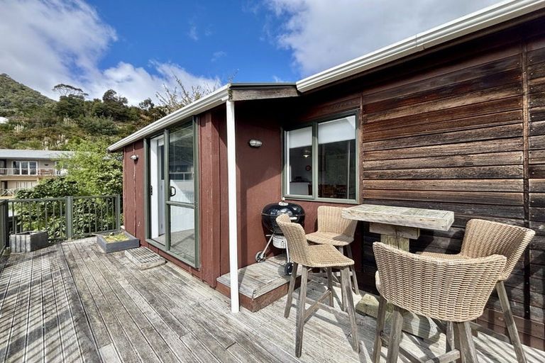 Photo of property in 15 Russell Street, Picton, 7220