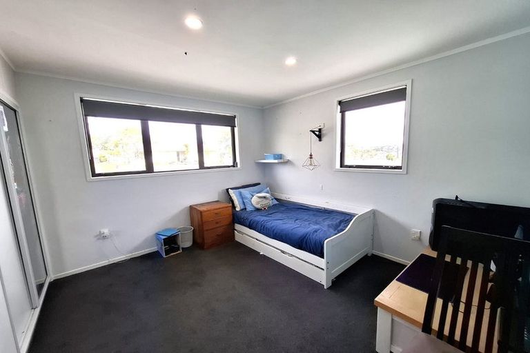 Photo of property in 38 Brougham Place, West Harbour, Auckland, 0618