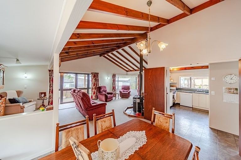 Photo of property in 11 Abbot Avenue, Waipawa, 4210