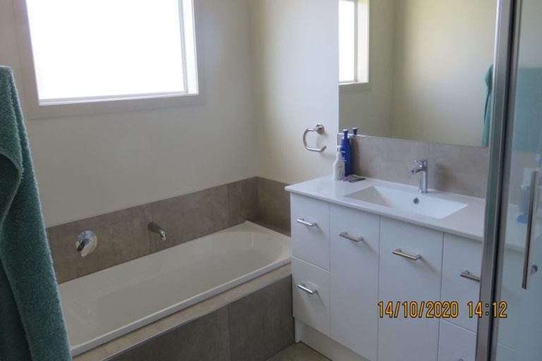 Photo of property in 33 Noumea Drive, Rangatira Park, Taupo, 3330