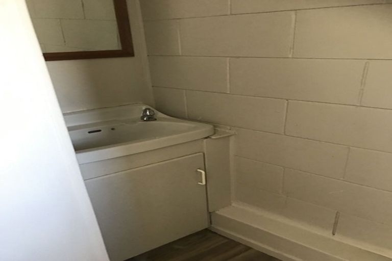 Photo of property in 2/60 Clayburn Road, Glen Eden, Auckland, 0602