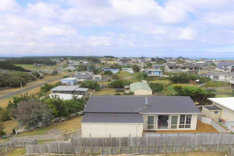 Photo of property in 10 Brown Terrace, Foxton Beach, Foxton, 4815