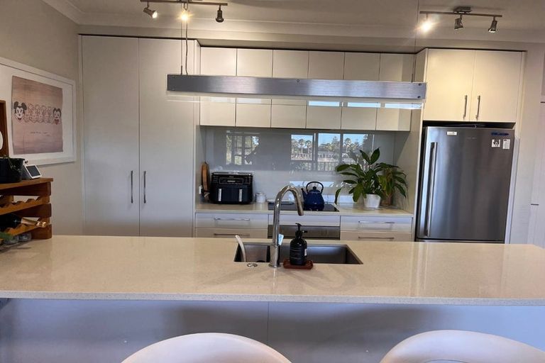 Photo of property in 60 Rewa Rewa Lane, Orewa, 0931