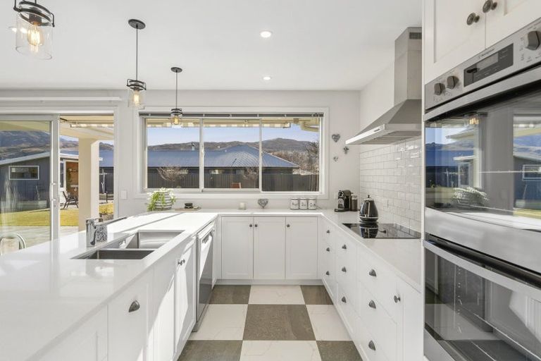 Photo of property in 2 Hortons Way, Cromwell, 9310