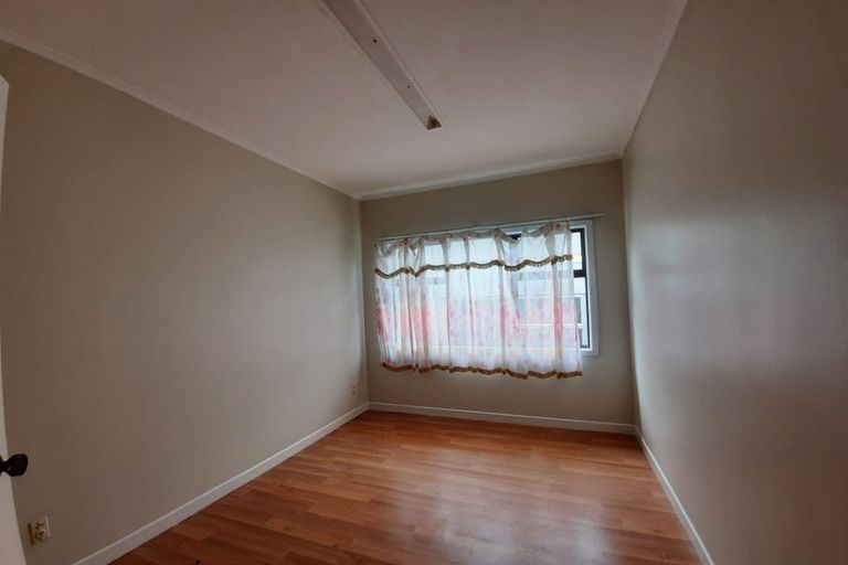 Photo of property in 2a Valdale Road, Henderson, Auckland, 0610