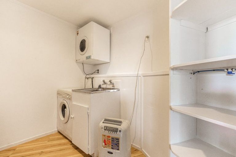 Photo of property in 102 Prince Regent Drive, Half Moon Bay, Auckland, 2012